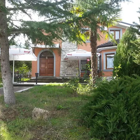 Casa rural Green Tirana